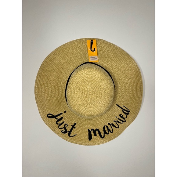 NWT Just Married Oversized Beach Hat, Wide Brim Sun Hat, Honeymoon Hat - Picture 5 of 7